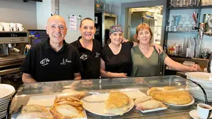 Los cuatro hermanos que llevan un bar en pleno corazón de Pamplona y arrasan con sus almuerzos