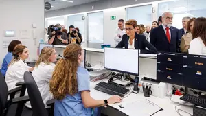 Navarra cierra 115 camas de hospital y reduce los horarios de los centros de salud