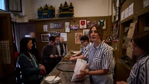 La Mañueta calienta Pamplona con una mañana de churros a dos semanas del Chupinazo de San Fermín