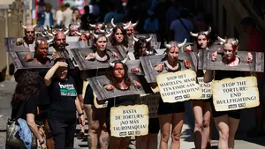 Una activista del PETA en Pamplona ataca a San Fermín: "Está en decadencia"