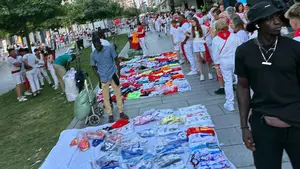 El Top manta campa de nuevo a sus anchas en San Fermín ante la pasividad de Asirón