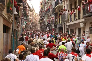 La tienda de Pamplona que sortea balcones para ver los encierros de San Fermín y la despedida de los Gigantes