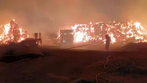 Un brutal incendio a las puertas de un pueblo de Navarra pone en alerta a sus vecinos