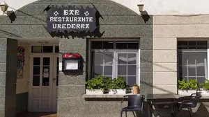 El restaurante de moda en un pequeño pueblo de Navarra al lado de un paisaje natural muy conocido