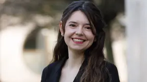 Una joven navarra inventa un nuevo tipo de vidrio que aumenta la efectividad de las placas solares