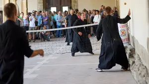 El deporte que ha vuelto a resurgir en Pamplona: las imágenes del curioso partido de "paxaka"