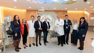 La Clínica Universidad de Navarra recibe una donación para el tratamiento del cáncer en niños