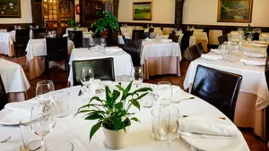 El restaurante en un pueblo de Navarra que tiene unas alubias muy ricas y en el que puedes comer como en casa