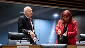 Tremendo rifirrafe entre Vox y la socialista Ainhoa Unzu en el Parlamento: "Vagos e in&uacute;tiles"