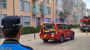 Impresionante incendio en Pamplona: dos heridos y evacuación de vecinos en plena emergencia