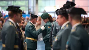 Una guardia civil fuera de servicio auxilia a un hombre que sufri&oacute; convulsiones en una terraza de Tudela