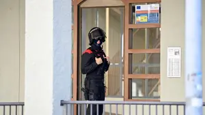 FOTOS| El despliegue del Grupo de Intervención de la Policía Foral en Noáin por un hombre atrincherado con un arma