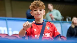 La afición se vuelca con Osasuna en el partido contra el Real Betis: las imágenes en la grada de El Sadar