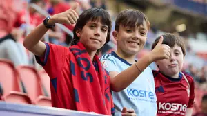 Los rojillos salen sonrientes de El Sadar tras la victoria ante el Valladolid: las mejores fotos