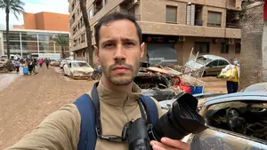 Pablo Lasaosa, un fotógrafo navarro en el epicentro de la catástrofe en Valencia: "Es un escenario salvaje"