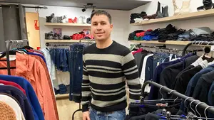 Joel, el emprendedor que ha abierto en Pamplona su primera tienda: "He invertido todos mis ahorros"
