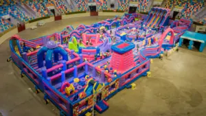 El Navarra Arena se transforma por Navidad en un parque infantil que traslada a un mundo mágico