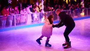 Vuelve la pista de hielo de Navidad a Pamplona con importantes descuentos: horarios y día de apertura