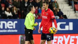 VIDEO | El penalti que le birlan a Osasuna en el VAR: "Creo que voy a pitar falta en ataque"