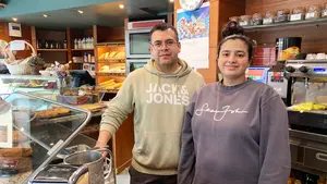 La pareja que se lanza a la aventura de coger una tienda en un pueblo de Navarra: "Hemos tenido mucha suerte"