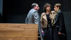 Cacicada en el Parlamento de Navarra: Hualde deja votar a diputados que estaban fuera para aprobar las cuentas de Chivite