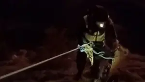 Odisea para rescatar a dos montañeros navarros de 21 y 45 años que se han quedado enganchados con sus cuerdas