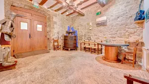 El majestuoso albergue con bar y restaurante que busca nuevo propietario en un pueblo de Navarra