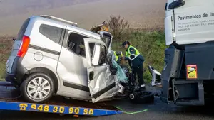 Dos muertos en un trágico accidente entre dos coches y un camión en Navarra: ambos vecinos de Pamplona