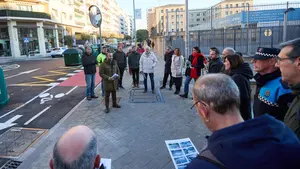 Asirón presume de crear 30 plazas de aparcamiento en un barrio de Pamplona donde se ha cargado más del triple