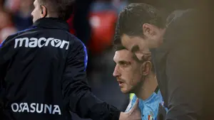 El jugador de Osasuna que se ha retirado al vestuario al sufrir una grave lesi&oacute;n en San Mam&eacute;s