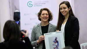 FOTOS | Una sonrisa y muchas horas de trabajo: la entrega de las ayudas a la investigaci&oacute;n de la AECC en Navarra