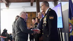 La Policía Nacional rinde homenaje a sus agentes y personal jubilado en Navarra: "Se lo han ganado"