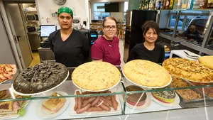 Las tortillas que triunfan para llevar y a domicilio de este bar de polígono en la Comarca de Pamplona