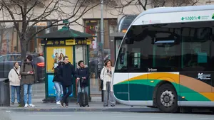 Cambios en los horarios de las villavesas y paradas anuladas por una carrera deportiva en Pamplona