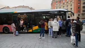 Cambios en una l&iacute;nea de  villavesas muy concurrida por las obras en una calle de la Comarca de Pamplona
