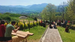 El restaurante de un pueblo de Navarra donde comer un chuletón a la brasa con unas vistas asombrosas