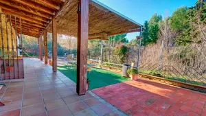 Las imágenes de una casa que se vende en Pueyo con mucho espacio exterior para disfrutar al aire libre