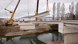 El nuevo puente que conecta Pamplona con una localidad de la comarca estará terminado antes de verano