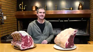 El asador en un pueblo de Navarra en el que la parrilla brilla: "La chuleta y el rape es lo que más se pide"