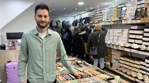 El joven emprendedor pamplonés que abre su tercera tienda y 'revoluciona' un barrio de la ciudad: "Estamos a tope"