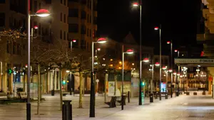 Así luce Carlos III en Pamplona con la nueva iluminación personalizable de una empresa navarra