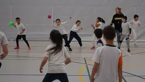 Un torneo escolar llena de vida un polideportivo de Pamplona con casi 450 participantes