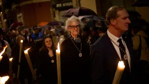 FOTOS | Pamplona acompaña a la Dolorosa en su camino a la Catedral en el arranque de la Semana Santa