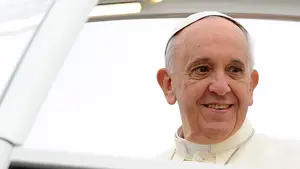 El arzobispo de Pamplona destaca las claves del pontificado del Papa Francisco: "Un Papa que ha salido a la calle"