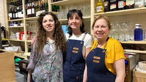 Así es el nuevo bar de Pamplona con pinchos de siempre y cazuelicas caseras: “Los clientes salen contentos”