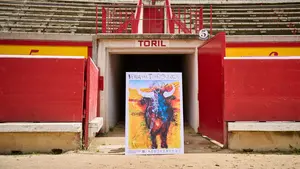 El cartel de la Feria del Toro de San Fermín 2025 ya luce en la plaza de toros de Pamplona