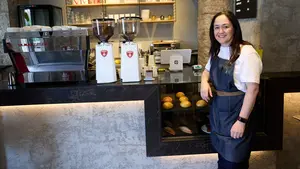 El local de degustación de café que abre en Pamplona con unos bollos suizos y tostadas que quitan el hipo