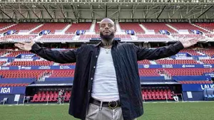 El nuevo fichaje de Osasuna ya saluda desde El Sadar y sorprende con sus tatuajes