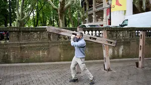 ¡Dejen paso libre!: las fotos de montaje del vallado para el encierro de San Fermín