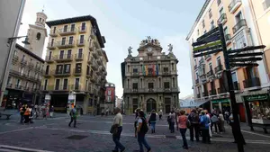 Una reforma millonaria cambiará este histórico edificio de la plaza del Ayuntamiento de Pamplona